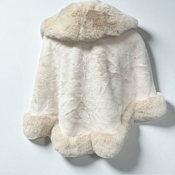 🌻NEW w/tags La Fiorentina Faux Fur Wrap Cape Shawl One Size - Picture 5 of 13